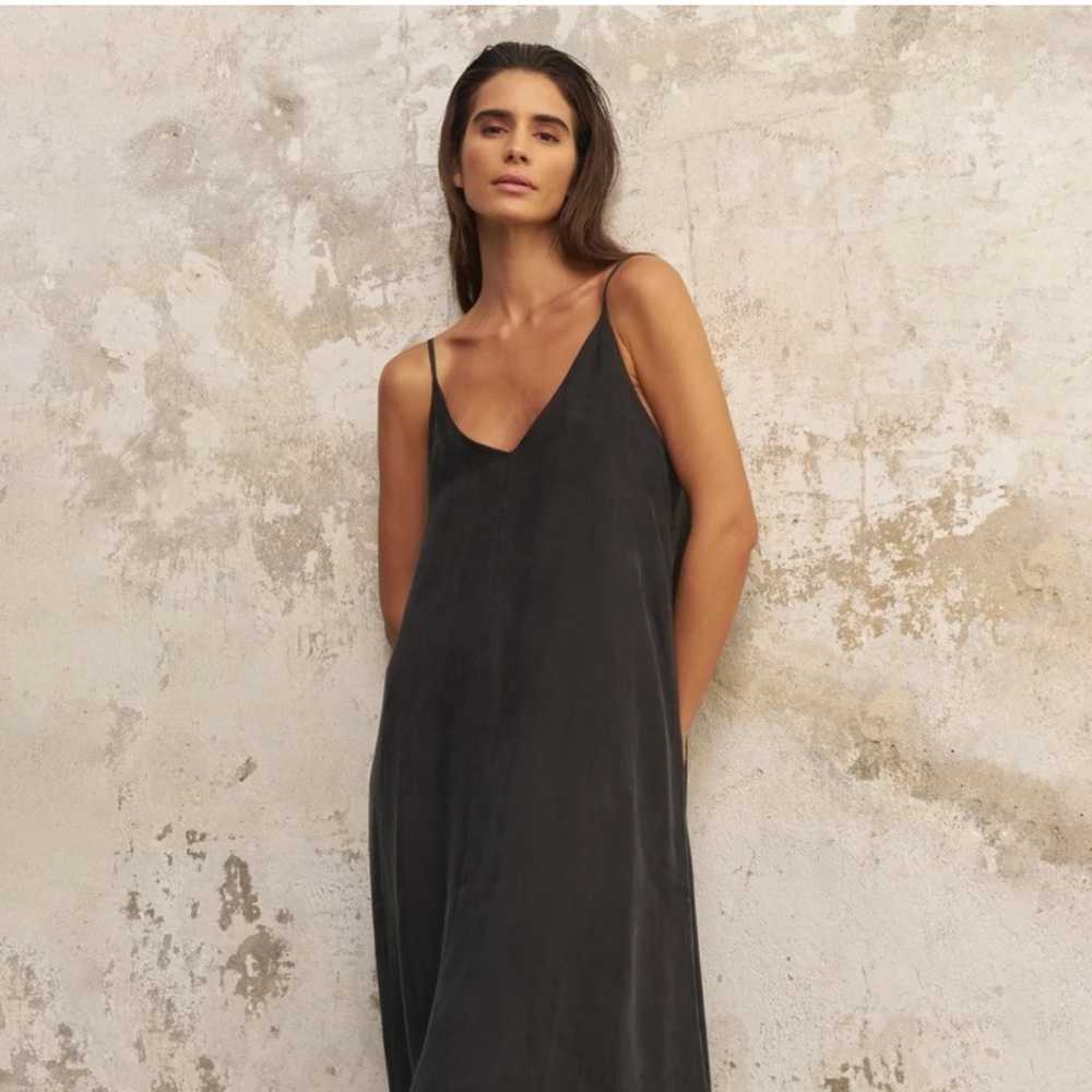 The Handloom Los Angeles Lucia Flow Maxi Dress Runway Chic Black 
Size S - M NWT